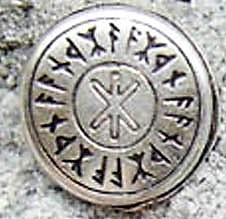 [N-236-1] Zierniete „Odins Schutz“ – Silberfarbener Runenbeschlag im Miniaturformat