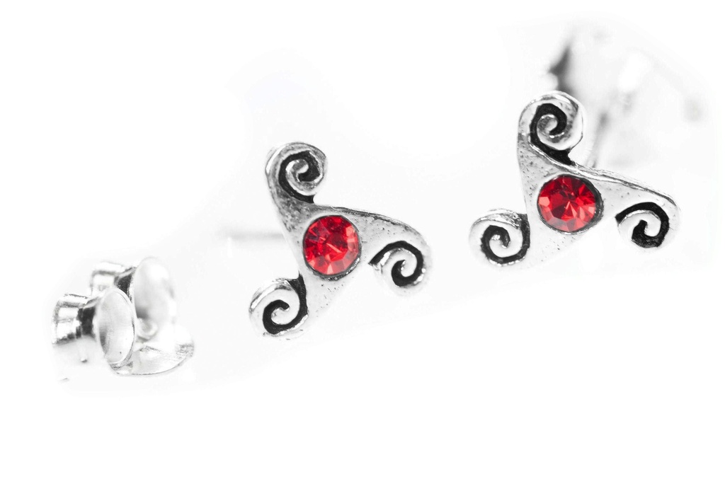 Ohrstecker SHEENA aus 925er Silber 6 mm – Triskele Schmuck mit rotem Kristall