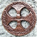 Zierbeschlag „Nordisches Axtkreuz“ – Kupferfarbener Rundbeschlag im Stil der Wikingerzeit