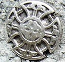 Keltisches Kreuz silberfarbener Beschlag – 22 mm Zierniete mit 2 Nieten für Gürtel & Gewandung 