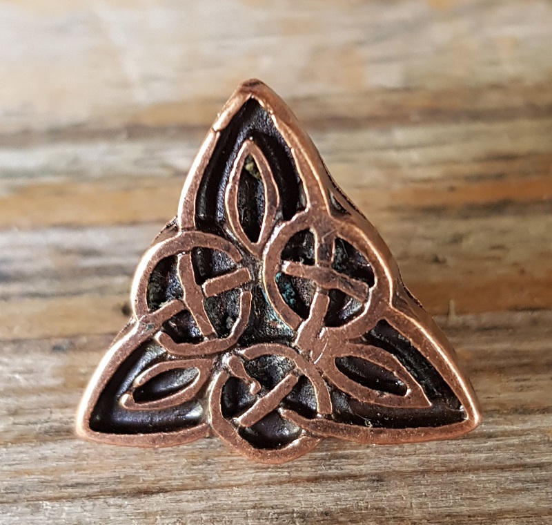 keltisches Dreieck, Beschlag kupferfarben