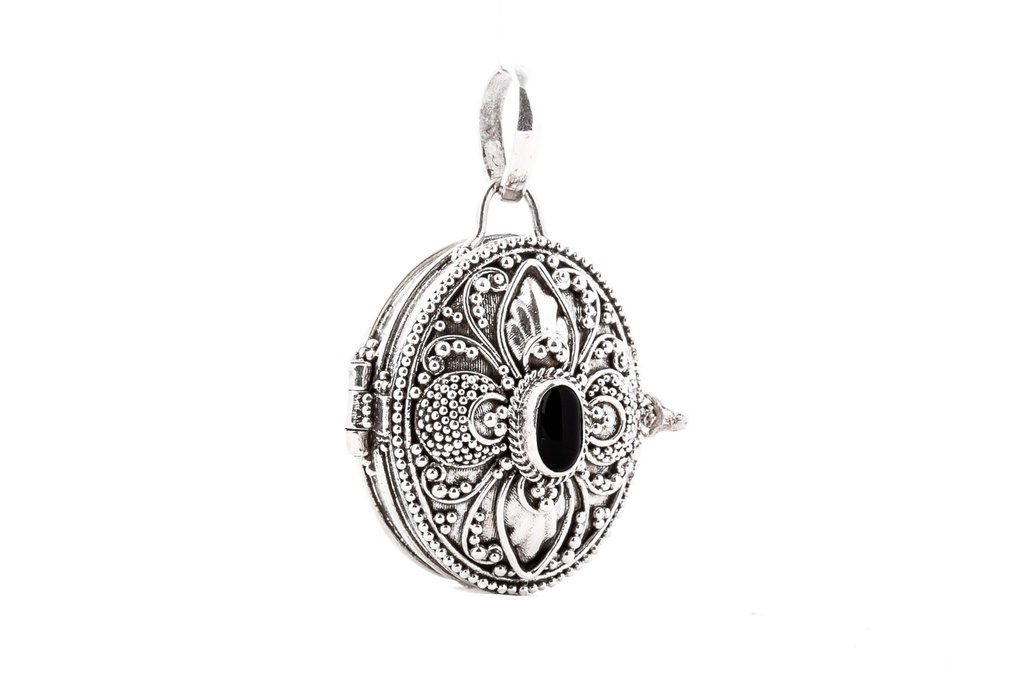 Schmuck Medaillon Dana mit Onyx 3,2 cm – Silber 925 – Eleganter Anhänger mit mystischer Symbolik 