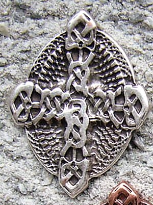 Himmelskreuz silberfarben – 45 mm Keltischer Knotenkreuz-Beschlag für Gewandungen & LARP