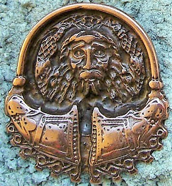 [N-183-4] Zierbeschlag „Odin“ – Kupferfarbene Halbfigur des nordischen Göttervaters