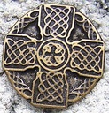 keltisches Flechtkreuz, altmessingfarbener Beschlag