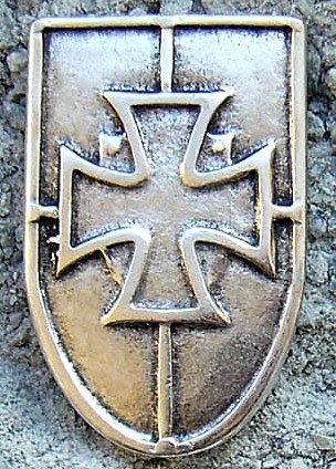 Kreuz-Schild silberfarben – 27 x 45 mm Ritterlicher Zierbeschlag mit Tatzenkreuz & 2 Nieten