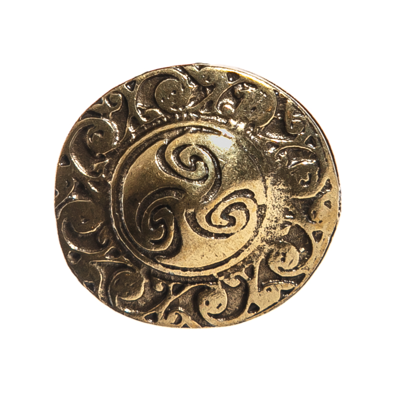 Rüstungsniete „Celtic Circle“ – Keltischer Zierbeschlag mit Triskele-Motiv, messingfarben, Ø 25 mm