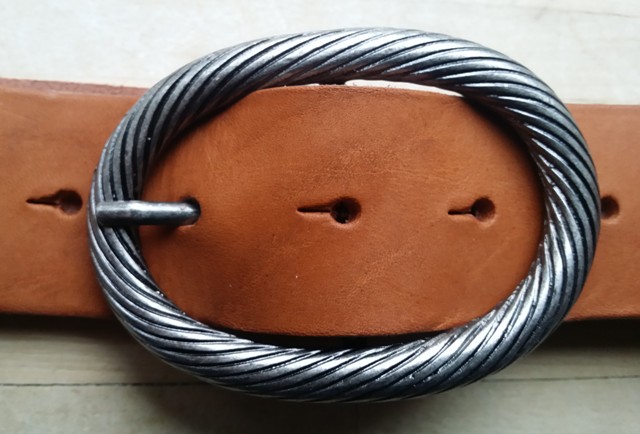 [33938] Trosse, eisenfarbene gedrehte Dorn-Vollschließe