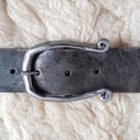 Dornschließe „Omega“ – Eisenfarbene Schnalle in geschmiedeter Mittelalter-Optik für 4 cm Gürtel