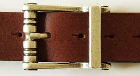 Gürtelschließe „HEKTOR“ – Silberfarbene Dorn-Vollschließe im antik anmutenden Design für 4 cm Riemen