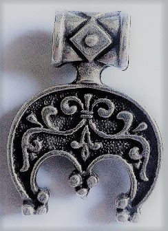 Magyar Anhänger silberfarben – Kleiner ungarischer Symbolschmuck aus Zamak