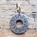 Runenscheibe Anhänger silberfarben – Magischer Runenkreis aus Zamak