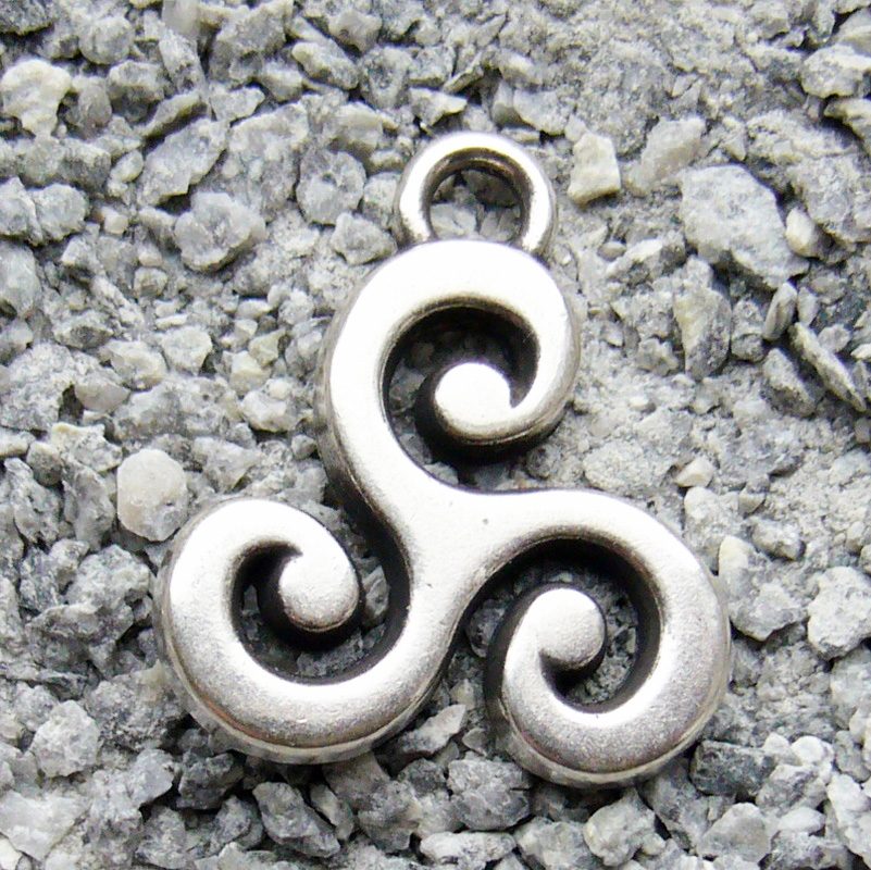 [P-5174-1] Triskele Anhänger silberfarben – Keltisches Symbol der Dreieinigkeit aus Zamak