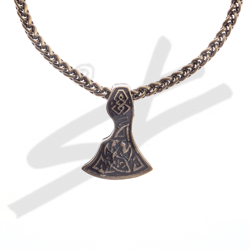 Halskette „Mittelalter Breit-Axt“ – Altmessingfarbener Anhänger mit doppelseitigem Muster