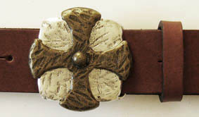 Mittelalter-Schließe Thor 4 cm – Massive Kreuzschnalle mit Hammerschlag-Optik aus Zamak