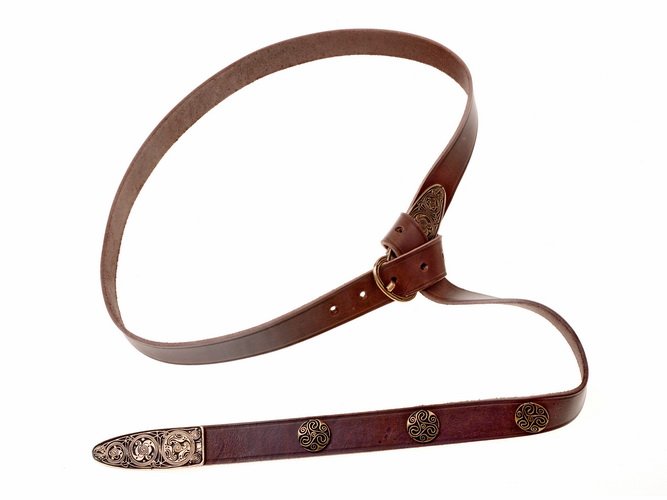 [10 Ce-G 3:B ZN.kl.br.si] Irischer Gürtel "Lagore" - 3 cm / Ende + Nieten (klein, braun, silber)