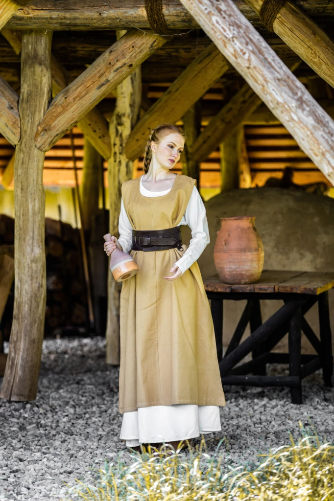 Bäuerliches Überkleid "Gerda" Honigbraun