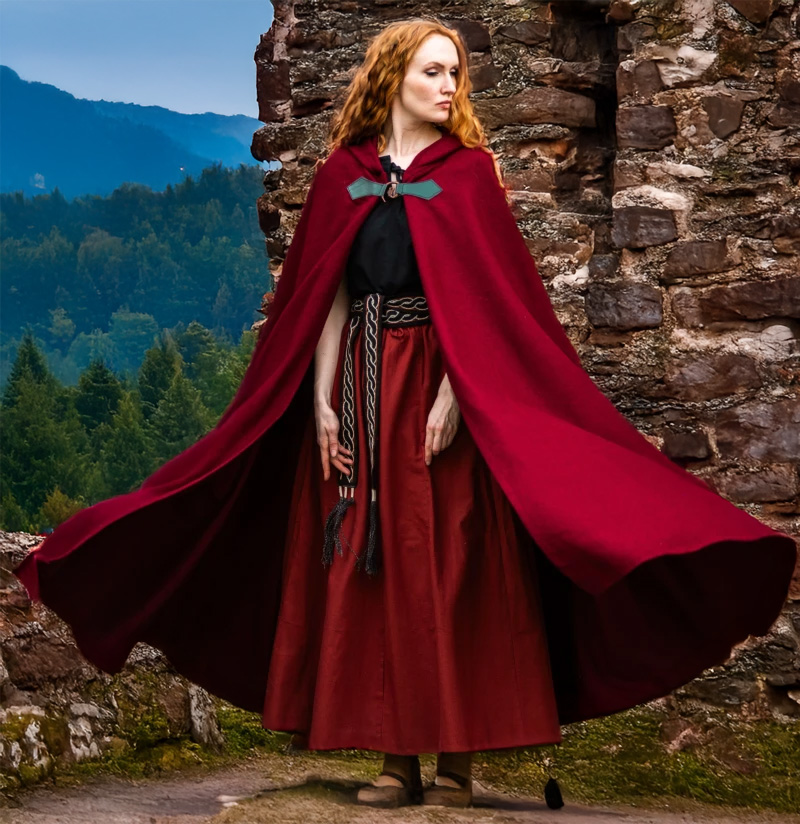 Wollumhang mit Fibel und langer Kapuze "Ilmar" in Rot – Majestätisches Accessoire für historische Gewandungen