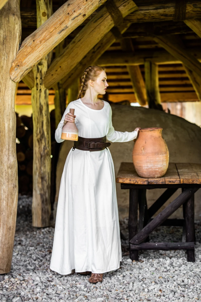 Schlichtes Wikinger Unterkleid Scarlet Natur aus Baumwolle für Mittelalter Damen