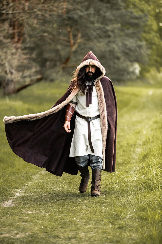 Wikinger-Umhang „Fjell“ – Robuster Wollumhang mit Kunstfellbesatz