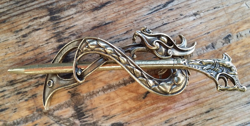 Haarspange „Keltischer Drache“ messingfarben – ZAMAK-Haarschmuck mit Drachenkopf für LARP & Mittelaltergewandung
