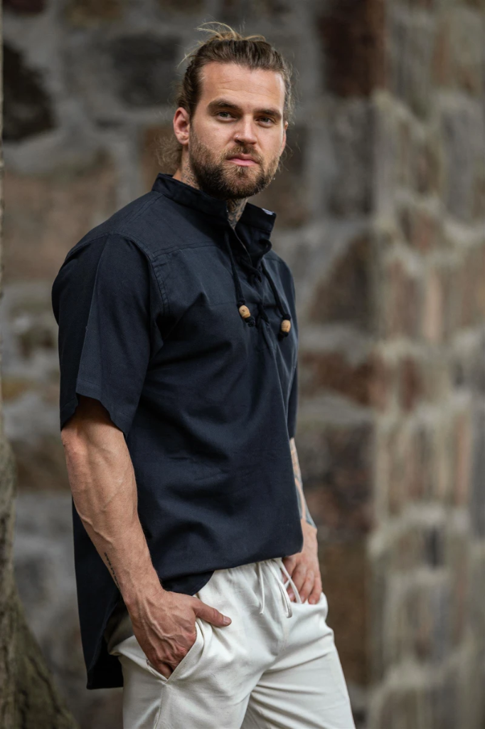 Mittelalter-Kurzarmhemd „Eric“ – Authentisches Baumwoll-Hemd in Schwarz