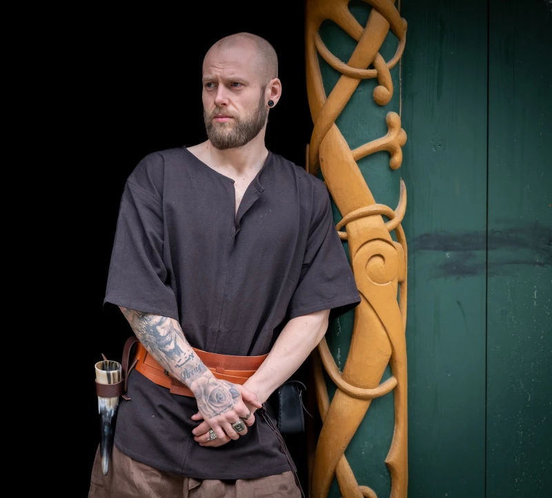 Wikinger-Kurzarmtunika „Olaf“ – Authentische Tunika in Schwarz