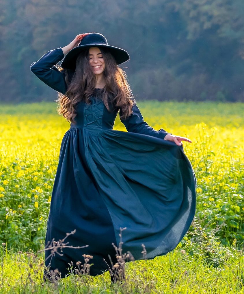 Mittelalterkleid „Medusa“ – Markante Eleganz in Schwarz und Blau (XS)