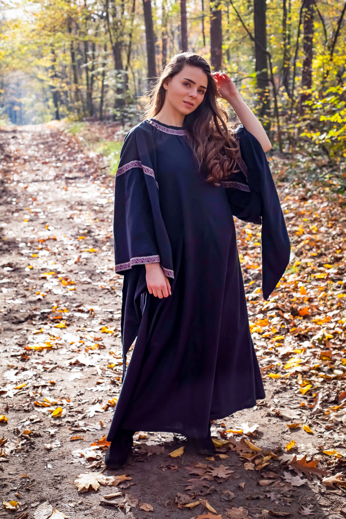 Trompetenärmelkleid „Ida“ – Mittelalterliche Eleganz in Schwarz (XS)