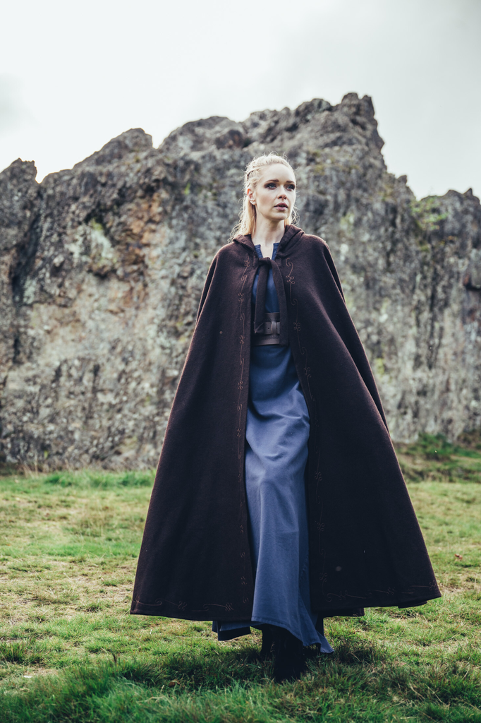 Mittelalter-Wollumhang „Alma“ – Zeitlose Eleganz in Braun