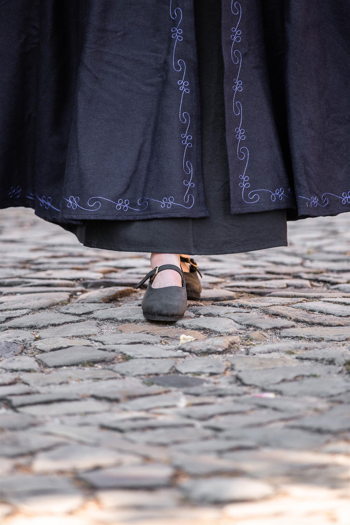 Mittelalter-Wollumhang „Alma“ – Erhabene Eleganz in Blau