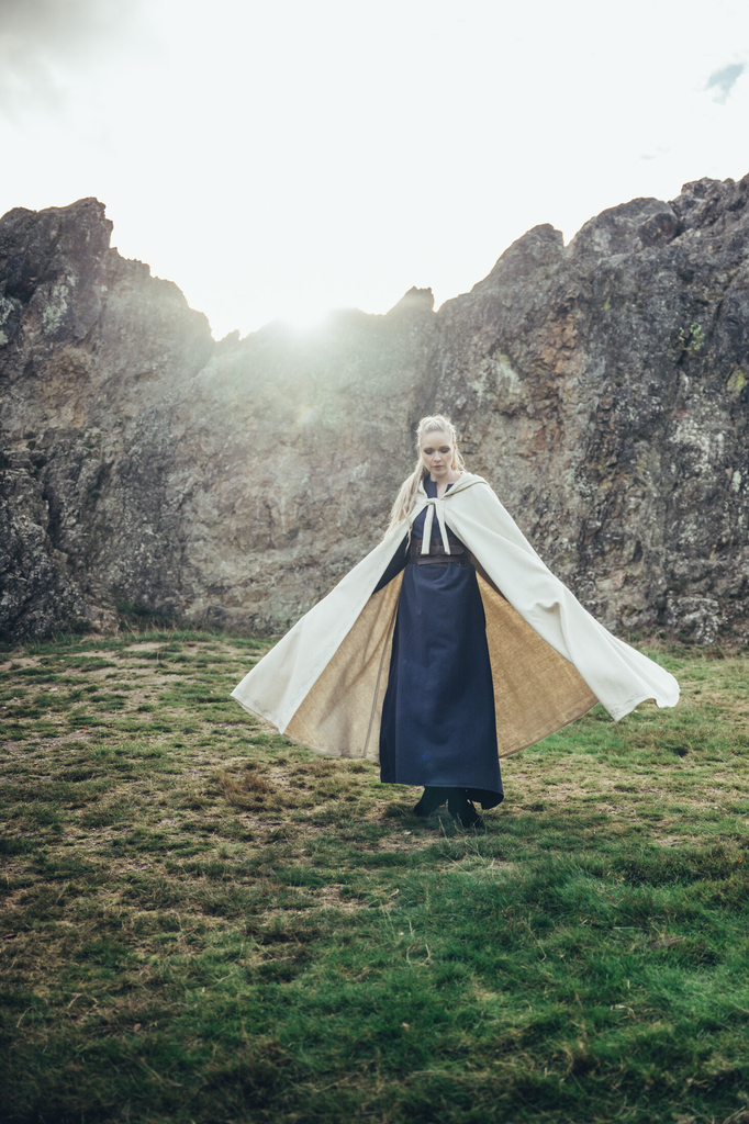 Mittelalter-Wollumhang „Alma“ – Schlichte Authentizität in Natur