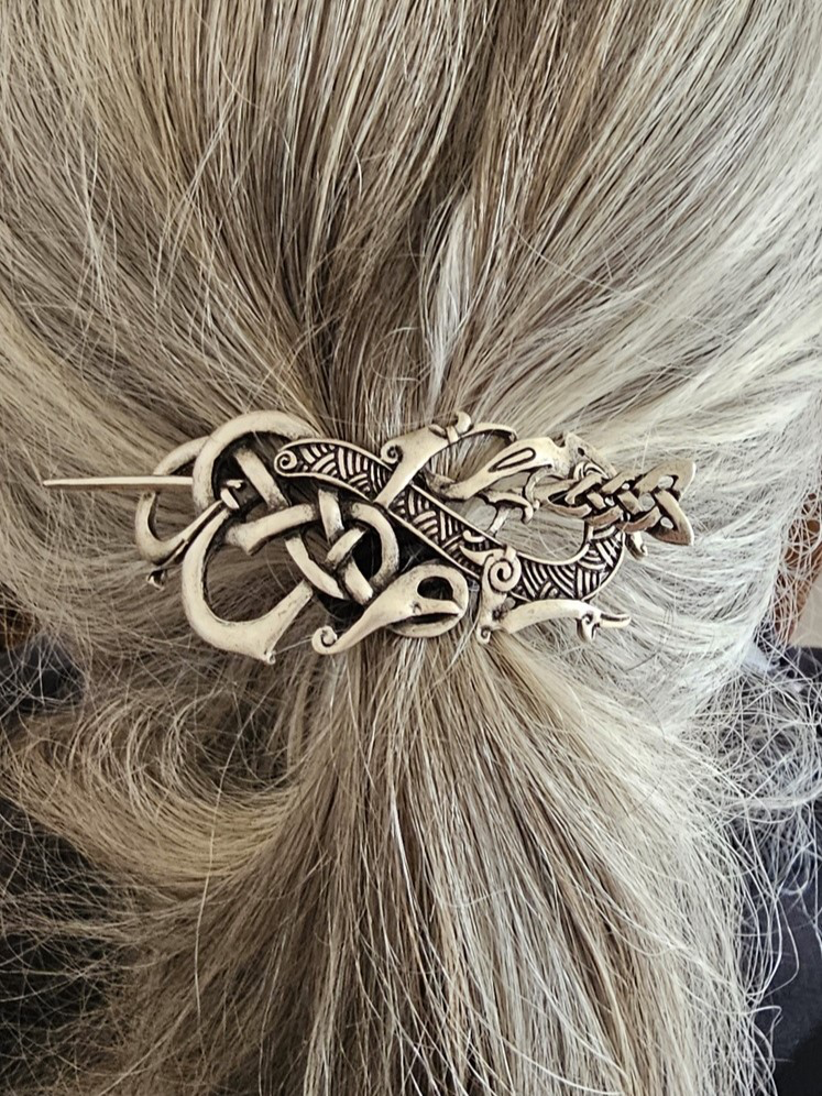[A-672x-1] Keltische Gewandspange „Celtic Reptil“ – silberfarben mit Knotennadel, auch als Haarspange nutzbar
