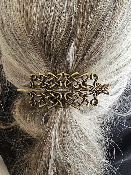 Messingfarbene keltische Gewandspange „Celtic Heartsknot“ – Vielseitiger Verschluss oder Haarspange aus ZAMAK