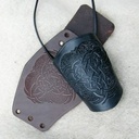 Mittelalterlicher Leder-Armschützer mit Prägung - 15-22 cm