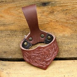 [04 TP 3.br.kel] Trinkhornhalter aus Rinderkern-Leder - groß (braun, keltisch)