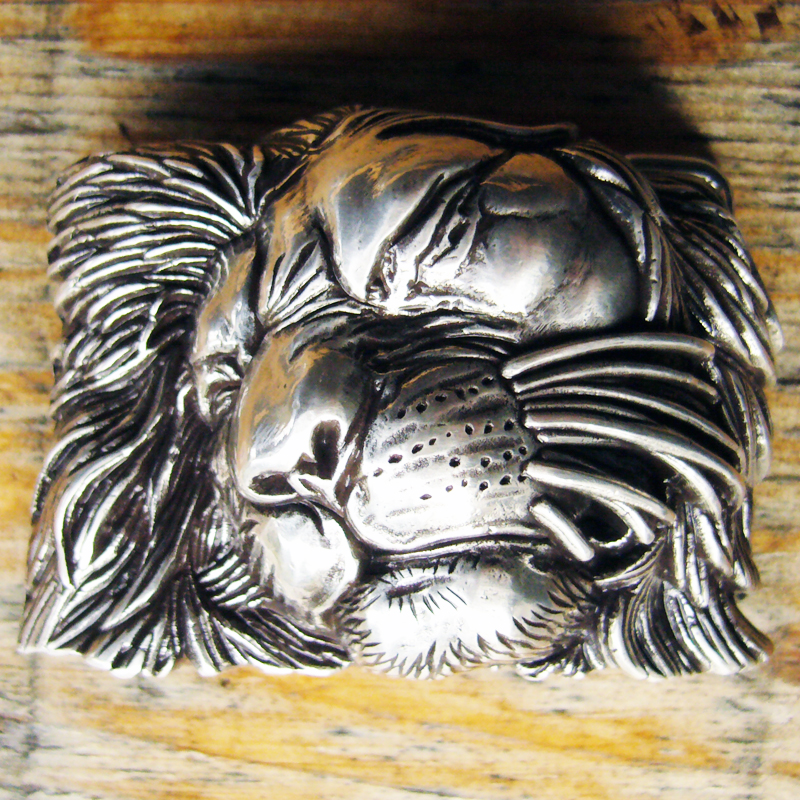 SLEEPY LION, 4cm,silberfarbene Schließe, Schnalle, Löwe