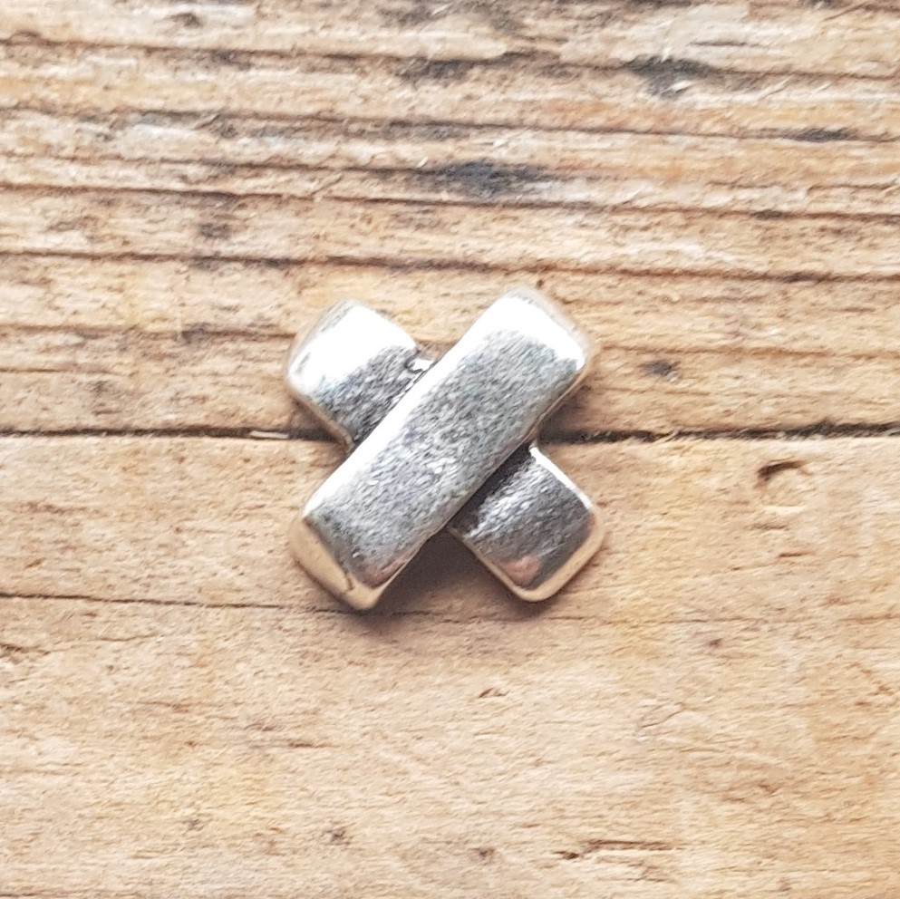 kleine X-Niete, silberfarben