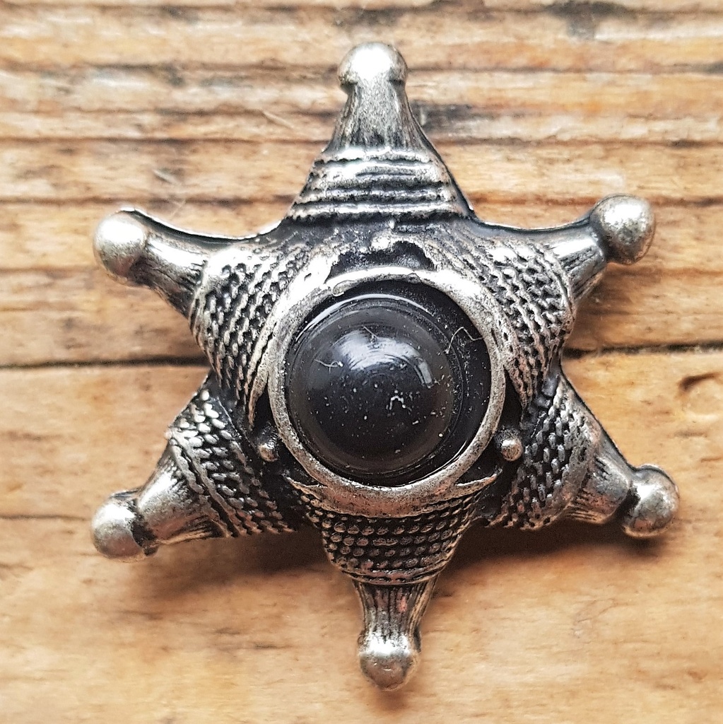 Stern, gebundenes Hexagramm, silberne Zierniete mit schwarzer Kunst-Perle