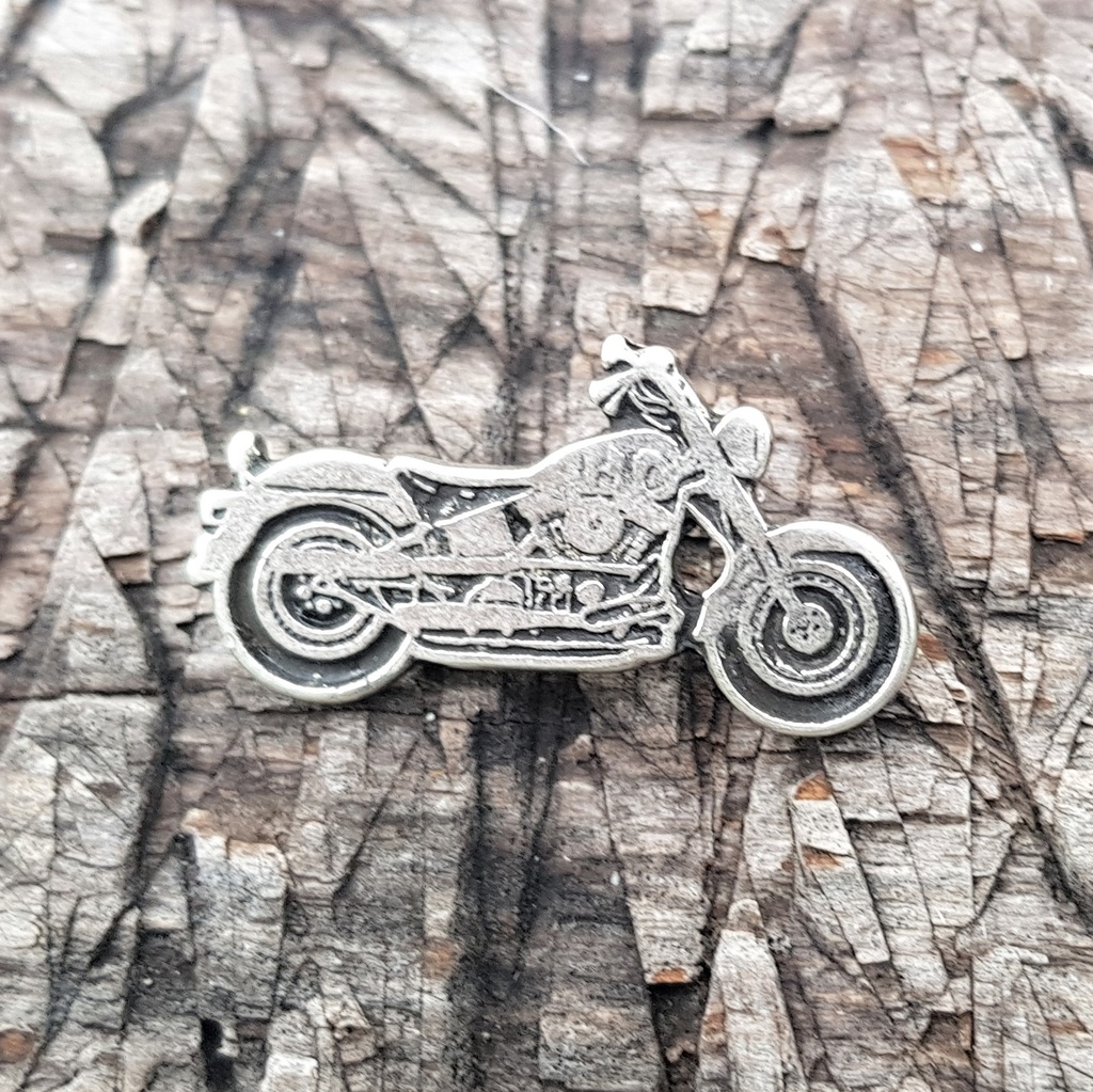 Motorrad,  kleiner silberfarbener Beschlag