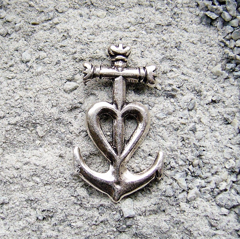 Kreuz-Herz-Anker, silberfarbener Symbol-Beschlag