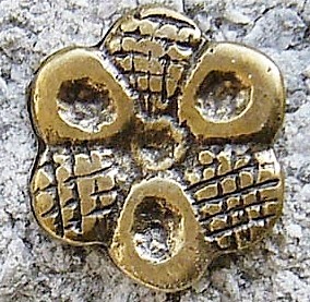 [32825] Zierbeschlag „Eicheln“ in Messingoptik – Mittelalterliche Zierniete, 18 mm Durchmesser