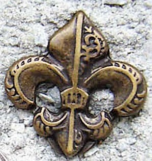 [33639] fleur de lys, altmessingfarbener Beschlag, klein