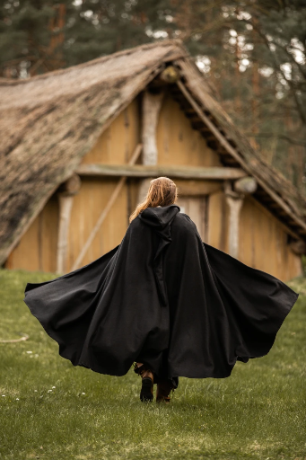 [6009s] Wollumhang mit langer Kapuze "Hervir" in Schwarz – Authentisches Accessoire für Mittelalter und LARP