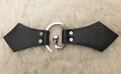 [VL-154-1] Totenkopf Leder aufnähbar genietet Mantelverschluss silberfarben