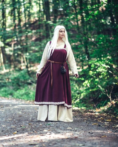 [7827r] Überkleid "Halla"- handgestickte Bordüre Rot - Schürze Wikinger Gewand - Mittelalter Larp